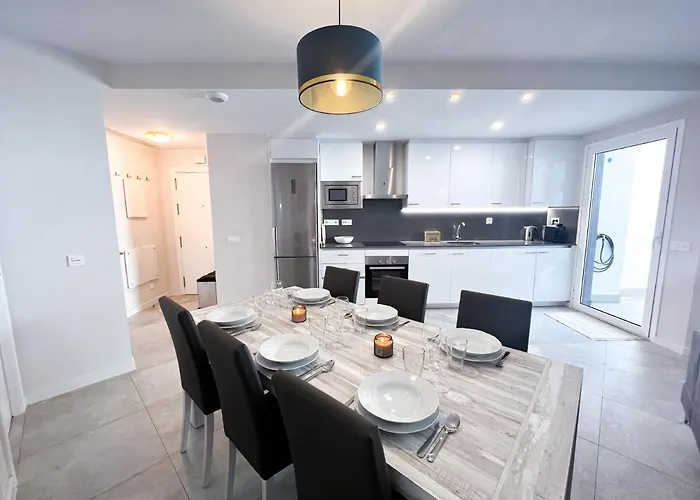 Apartament In Center With Private Parking *