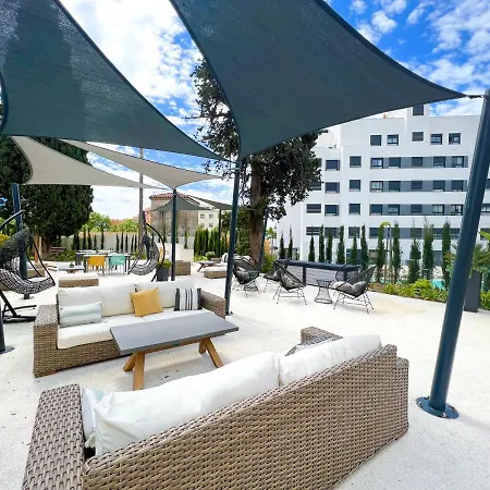 Appartement In Center With Private Parking *