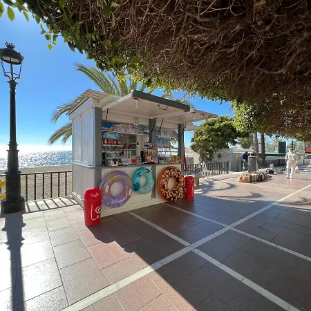 In Center With Private Parking דירה *