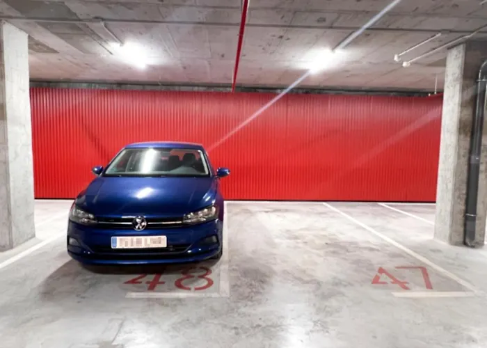 In Center With Private Parking アパート