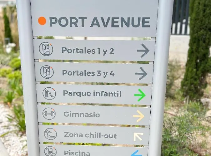 In Center With Private Parking アパート