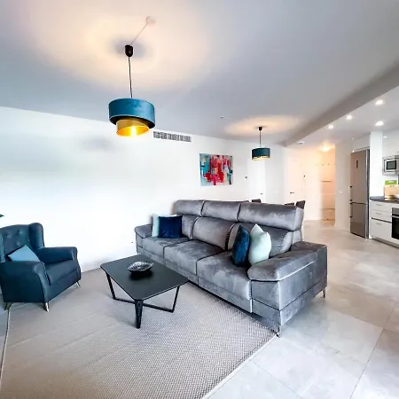 In Center With Private Parking Apartment Marbella