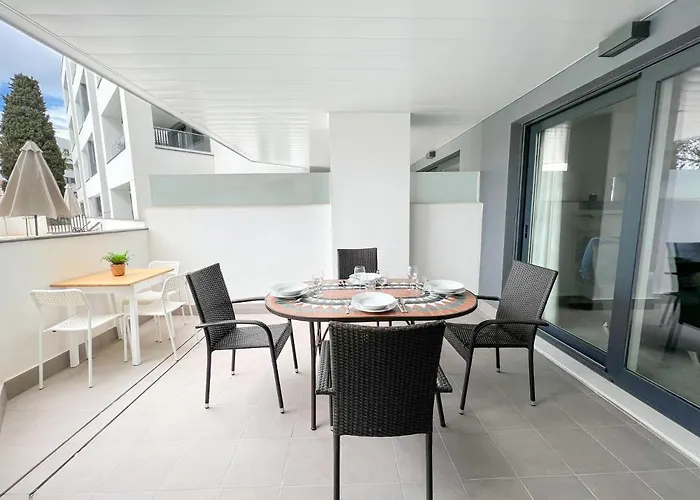 In Center With Private Parking Marbella