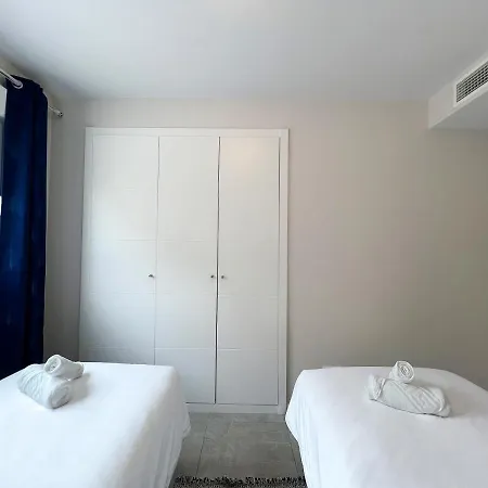 Apartamento In Center With Private Parking *